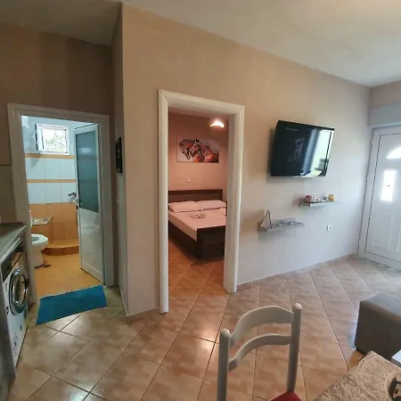Blue Moon Apartment Ksamil