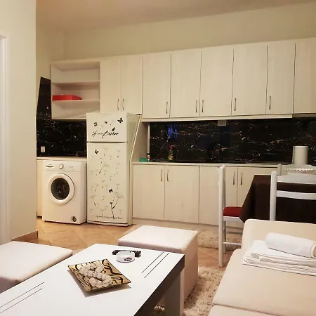 Blue Moon Apartment *